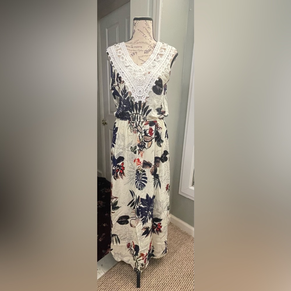 NWT sleeveless maxi dress size Medium